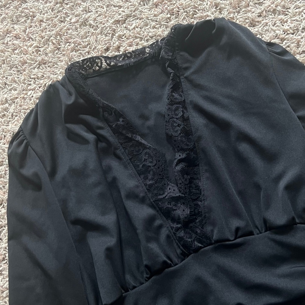 Cupshe Black Lace Trim V-Neck Long Sleeve Bodysuit Puff Shoulder Size M NWT